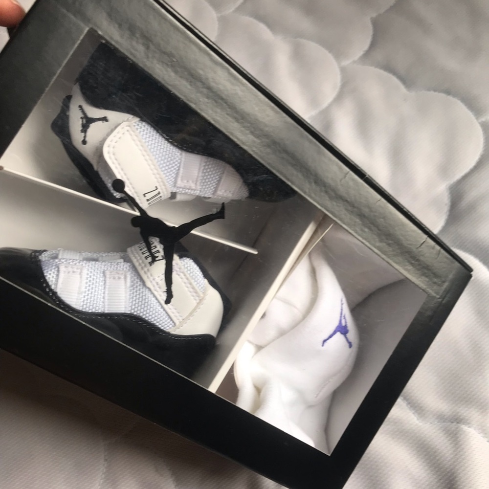 Jordan 11 Retro Gift Pack . Soft bottoms